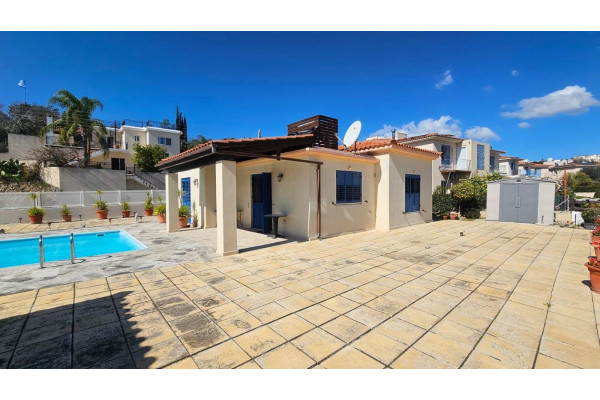 Pafos, Uroczy bungalow z 2 sypialniami w Anavargos w Pafos.