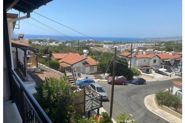 Pafos, Dwupoziomowy apartament z 2 sypialniami  w Chloraka, z niesamowitym widokiem na morze i góry.